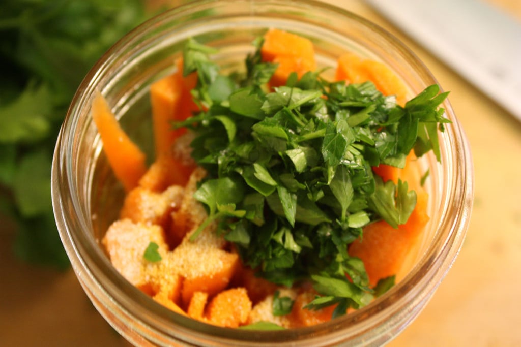 Carrots, fresh parsley, and marinade in a mason jar.